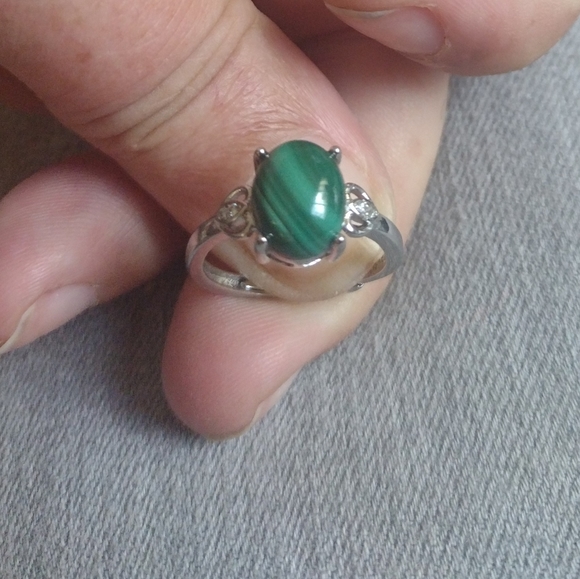 Natural 10mm Malachite Cabochon & 925-Silver Ring (s7) - Picture 3 of 13